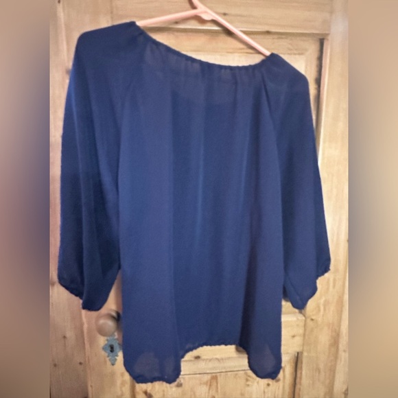 🎉Laundry by Shelli Segal Navy Sheer Blouse Very Lightweight Size Medium - Picture 2 of 9